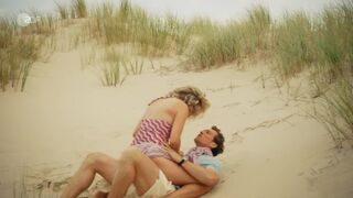 Sex scenes: Cornelia Groschel nude - Verhangnisvolle Leidenschaft Sylt (2025)