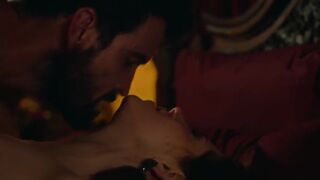 Amalia Uys, Michelle Botes nude - Tuiskoms (2025) s01