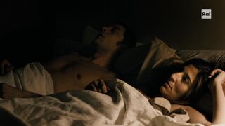 Evita Ciri nude - Il venditore di medicine (2013)