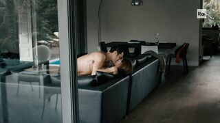 Evita Ciri nude - Il venditore di medicine (2013)