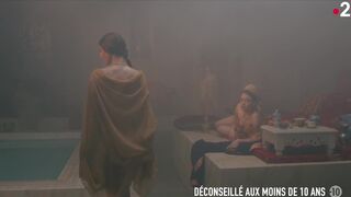 Alienor Bouvier nude, Anais Boucher, Jeanne Berger nude - L'art du crime (2025)