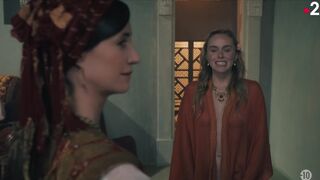 Alienor Bouvier nude, Anais Boucher, Jeanne Berger nude - L'art du crime (2025)