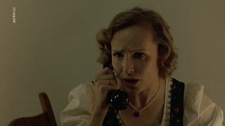 Maria Semenova nackte - Der Untergang (2004)