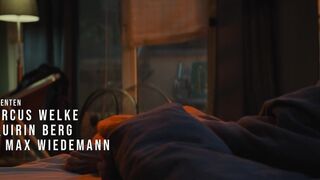 Janina Uhse nude, Alfonsina Bencosme - Spieleabend (2024) Sex Scene