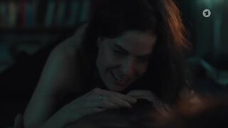 Anne Schafer, Liv Killing nude - Der Barcelona-Krimi (2025) s01e09