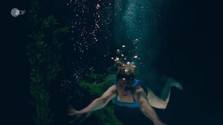 Brigitte Zeh hot - Dr. Nice s03e01 (2025)