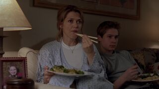 Odessa Munroe, A.J. Cook topless - Final Destination 2 (2003)