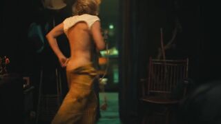 Hot TV Scenes. Carrie Coon sexy, Leslie Bibb hot, Michelle Monaghan sexy - The White Lotus (2025)S03