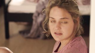 Jytte-Merle Bohrnsen, Luise Heyer nude - Einmal bitte Alles (2017)