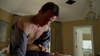 Kathryn Hahn nude – Hung s02e01 (2010)