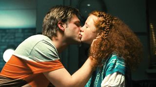 Ksana Radchenko, Elmira Metreveli nude - Pikap sem bez pravil (2009)