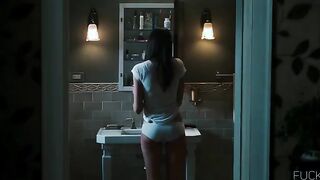 Odette Annable Nude - The Unborn (2009)