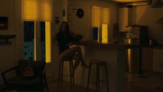 Paula Beer nude - Le chant du loup (2019)