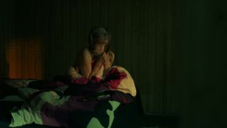 Pihla Viitala, Malla Malmivaara nude - Kaiken Se Kestaa (2017)