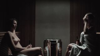 Rosalinde Mynster, Anna Rothlin nude - Atelier (2017)