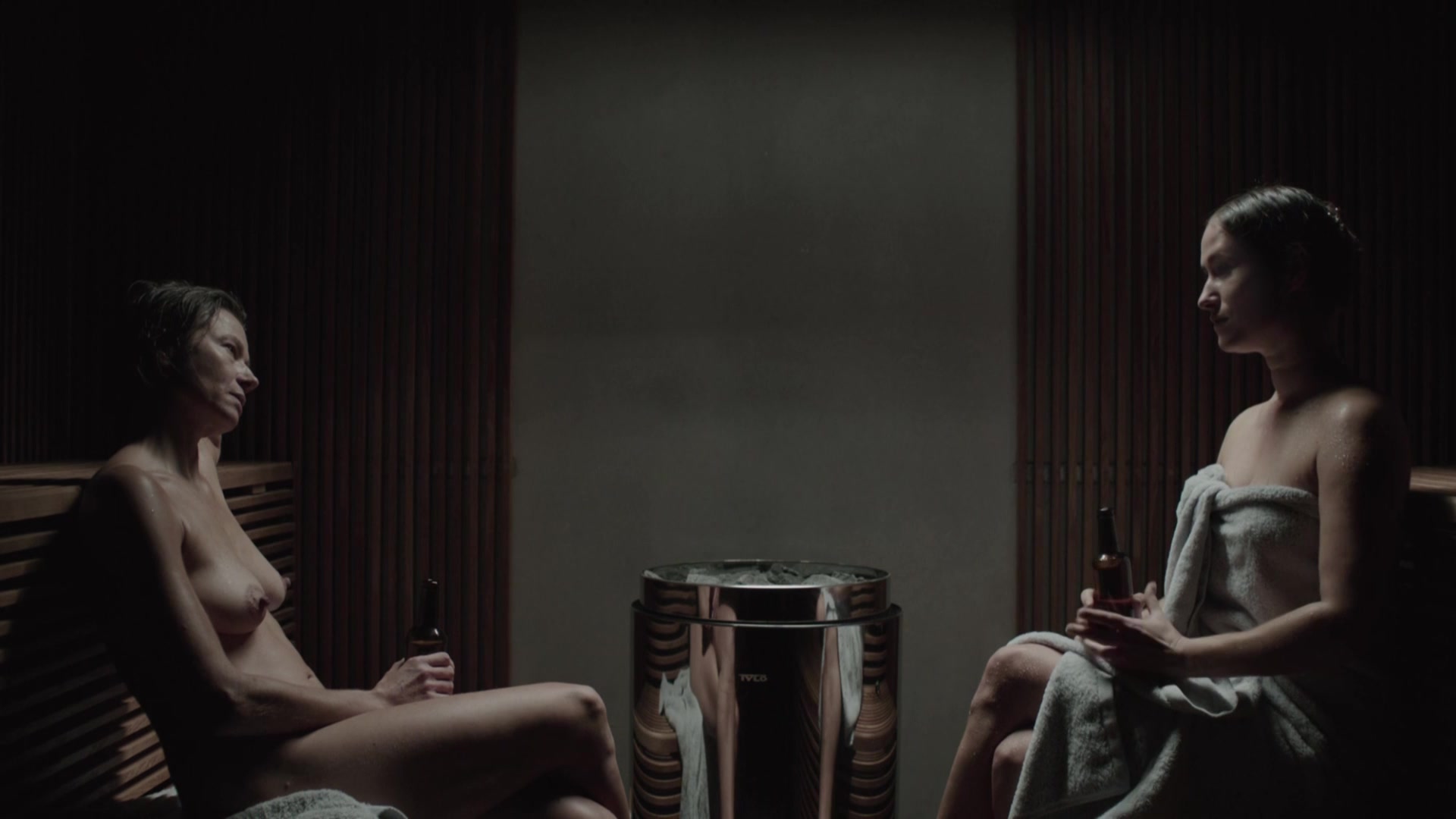 Rosalinde Mynster, Anna Rothlin nude - Atelier (2017)