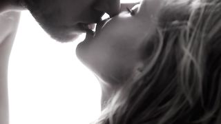 Sandra Elsfort Nude - Kaos (2010)