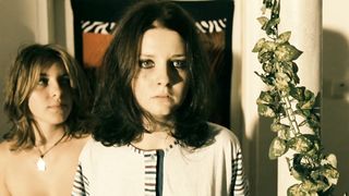 Simona Stoicescu, Ioana Barbu nude - Daca Bobul nu Moare (2010)