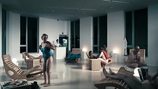Sophia Leboutte, Julie Neenemaggi nude - Thermes (2010)