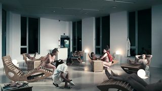 Sophia Leboutte, Julie Neenemaggi nude - Thermes (2010)