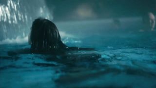 Sophia Leboutte, Julie Neenemaggi nude - Thermes (2010)