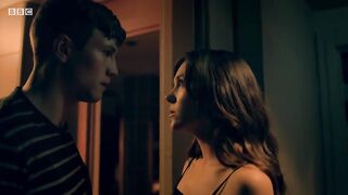 Synnove Karlsen nude - Clique s02e03 (2018)