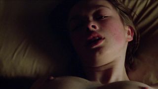 Lara Belmont nude - The War Zone (1999)