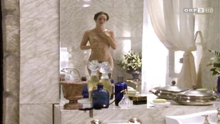 Lara-Joy Korner naked - Todliche Diamanten (1998)