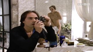 Lara-Joy Korner naked - Todliche Diamanten (1998)