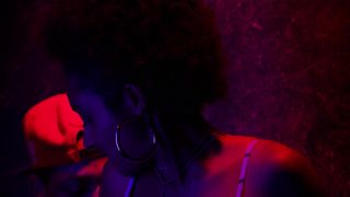 Lawnyae Marie nude - Easy s03e07 (2019)