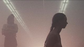 Lilli Lorenz nude - Luz (2018)