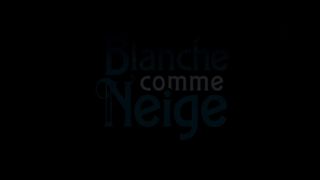 Lou de Laage nude - Blanche comme neige (2019)