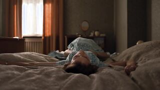 Dressed Cunnilingus Scene ⭐ Luise Heyer, Antje Traue nude ⭐ Dark s02e03 (2019) Caught Fappening