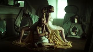 Madeline Brewer, Sarah Hay, Imogen Waterhouse nude - Braid (2018)