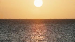 Madonna Jeanne Tripplehorn (nn) Elizabeth Banks (nn) - Swept Away (US 2002)