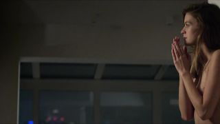 Malgorzata Mikolajczak, Magdalena Wolenska nude - Reakcja lancuchowa (2017)