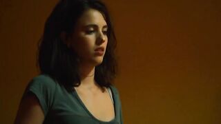 Margaret Qualley sexy – The Leftovers s01e01 (2014)