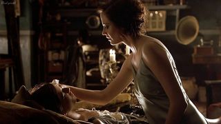 Maria Valverde, Eva Green  - Cracks (2009)
