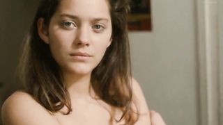 Marion Cotillard Nude - Comment je me suis Dispute (FR 1996)