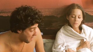 Marion Cotillard nude - Les jolies choses (2001) Rus