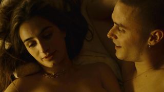 Michela De Rossi nude - La terra dell'abbastanza (2018)