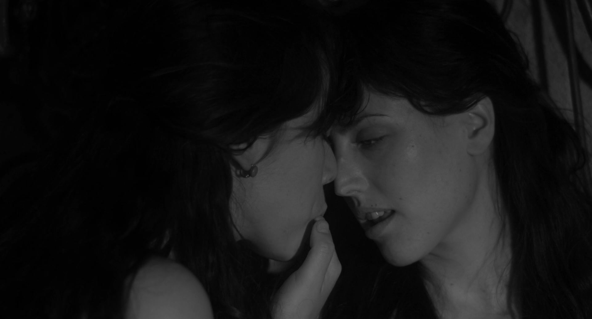 Natalia de Molina, Greta Fernandez nude - Elisa y Marcela (2019)