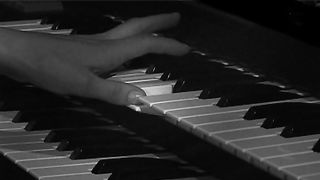 Nellie_Benner_-_Crepuscule__2009_540p