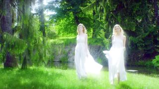 Denisa Nesvacilova nude, Tereza Valtova, Hana Vagnerova naked- Miluji te modre (2017)