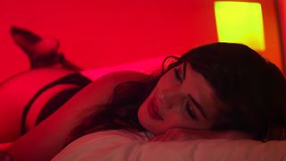 Eloise Valli nude - Folle d'amour (2017)