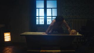 Melanie Gaydos nude - Tous les dieux du ciel (2018)