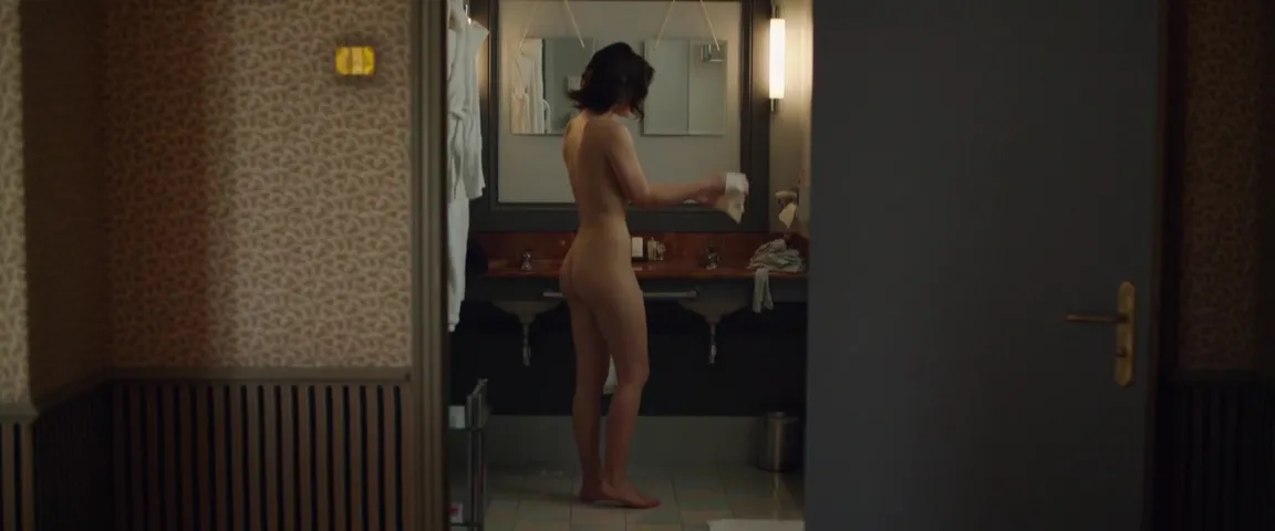 Adele Exarchopoulos naked - Eperdument (2016)