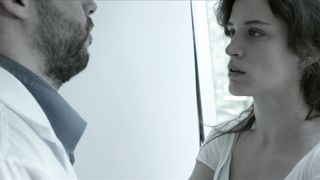 Adriana Esteves nude, Bianca Bin sexy - Canastra Suja (2016)