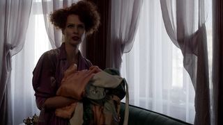 Bernadett Mitak, Hanna Palos nude - Budapest Noir (2017)