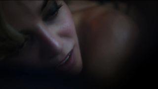 Elisa Visari, Elena Cucci, Carolina Crescentini nude - A casa tutti bene (2018)